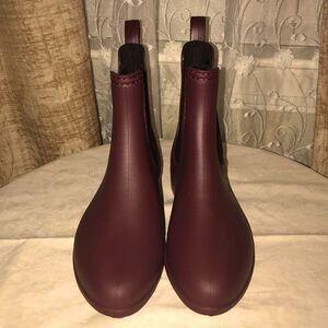 NWOT Report ladies rain burgundy shoes